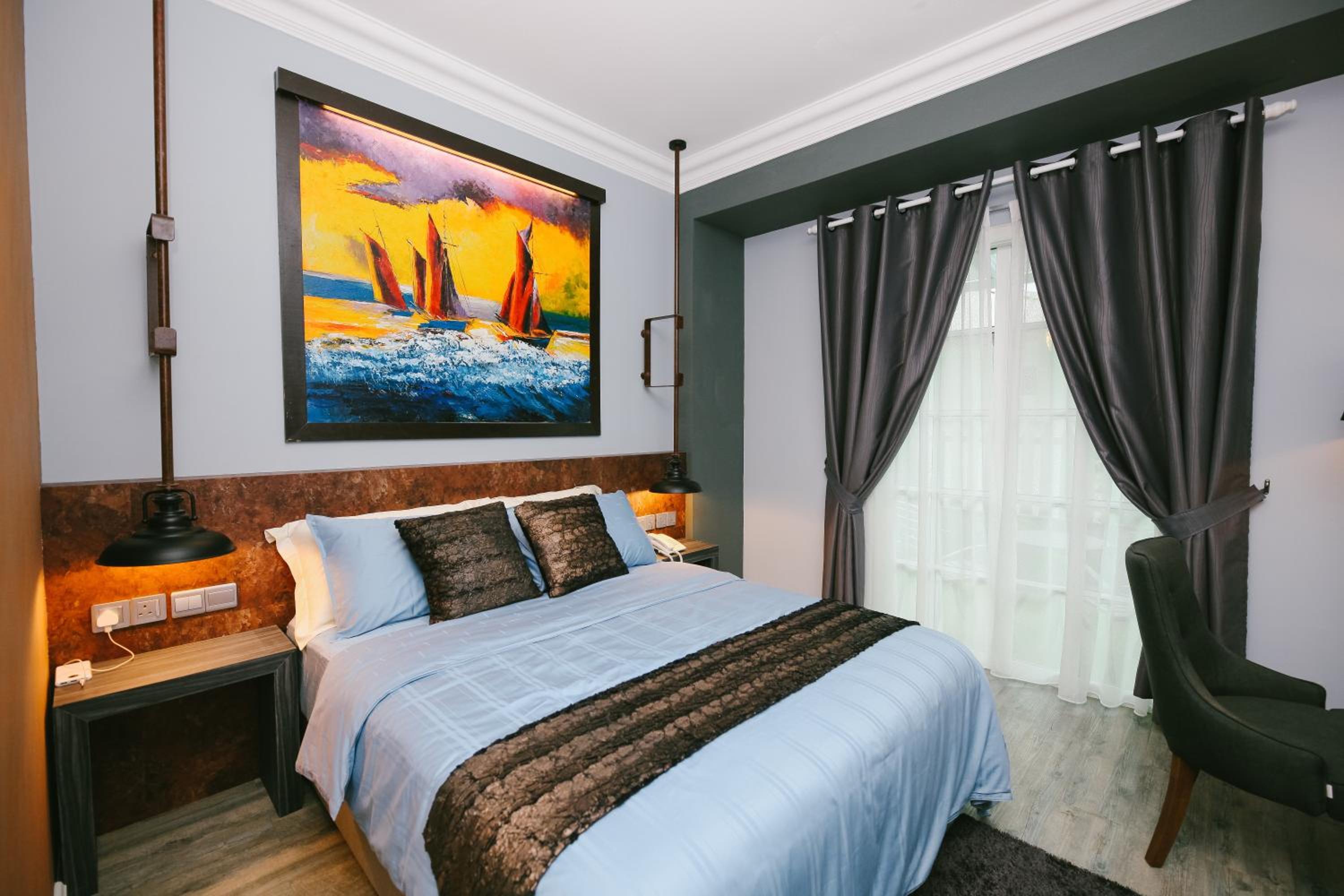 Deluxe Double Room with Balcony photo 3