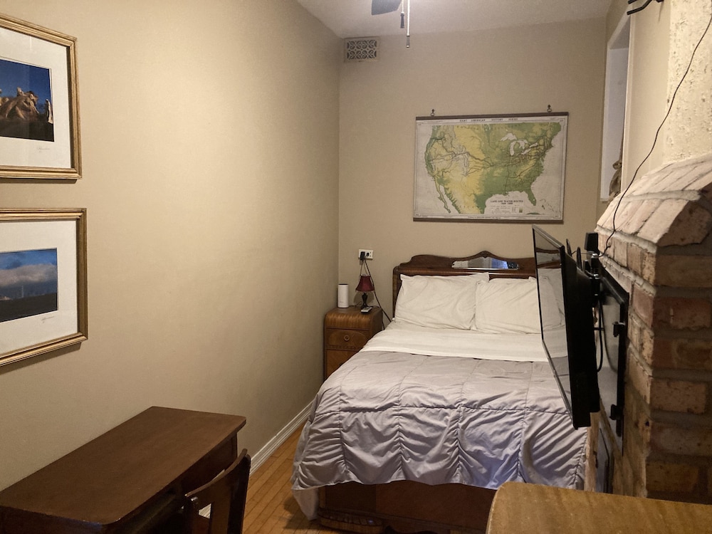 2e, Full bed, Private bath