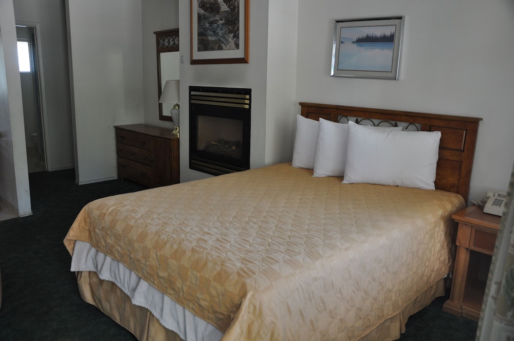 Deluxe Studio Suite, 1 Queen Bed, 1 Sofa bed, Kitchen, Non Smoking