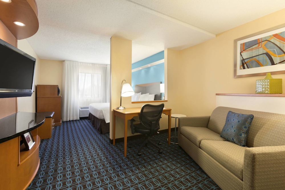 Executive Suite, 1 King Bed with Sofa bed - Photo 1
