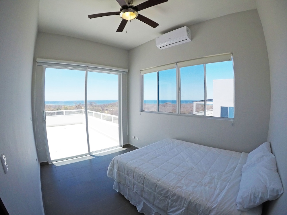 Luxury House photo 1