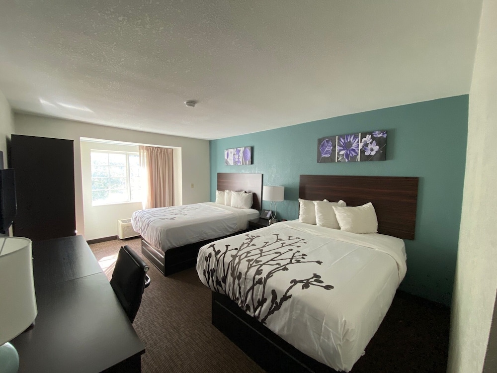 Standard Room, 2 Queen Beds, Non Smoking - Photo 2