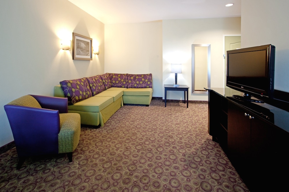 Suite, 1 King Bed with Sofa bed (Low Floor) photo 3