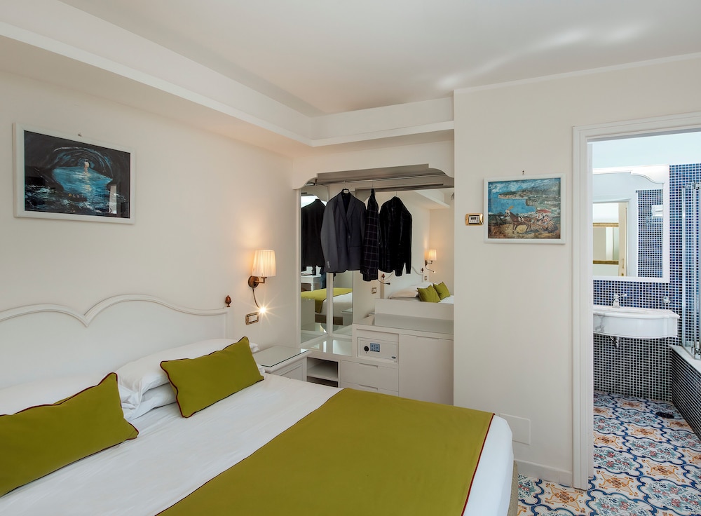 Standard Double or Twin Room, Poolside - Photo 1