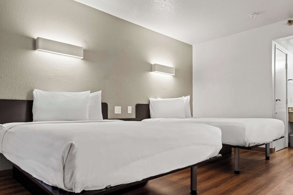 Deluxe Room, 2 Double Beds, Non Smoking, Refrigerator & Microwave photo 2
