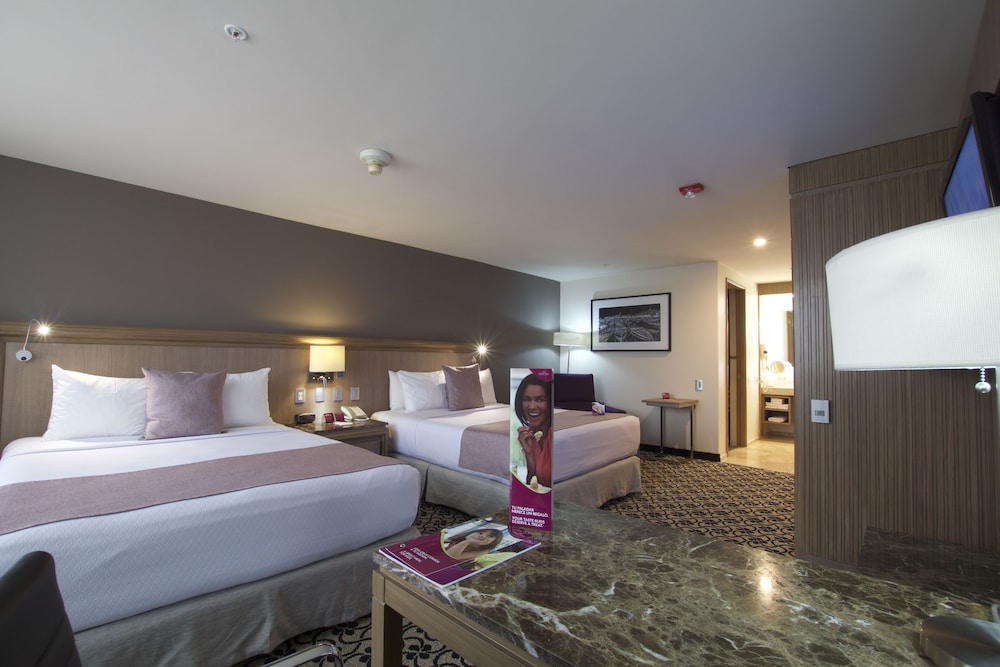 Standard Room, 2 Queen Beds, Accessible - Photo 2