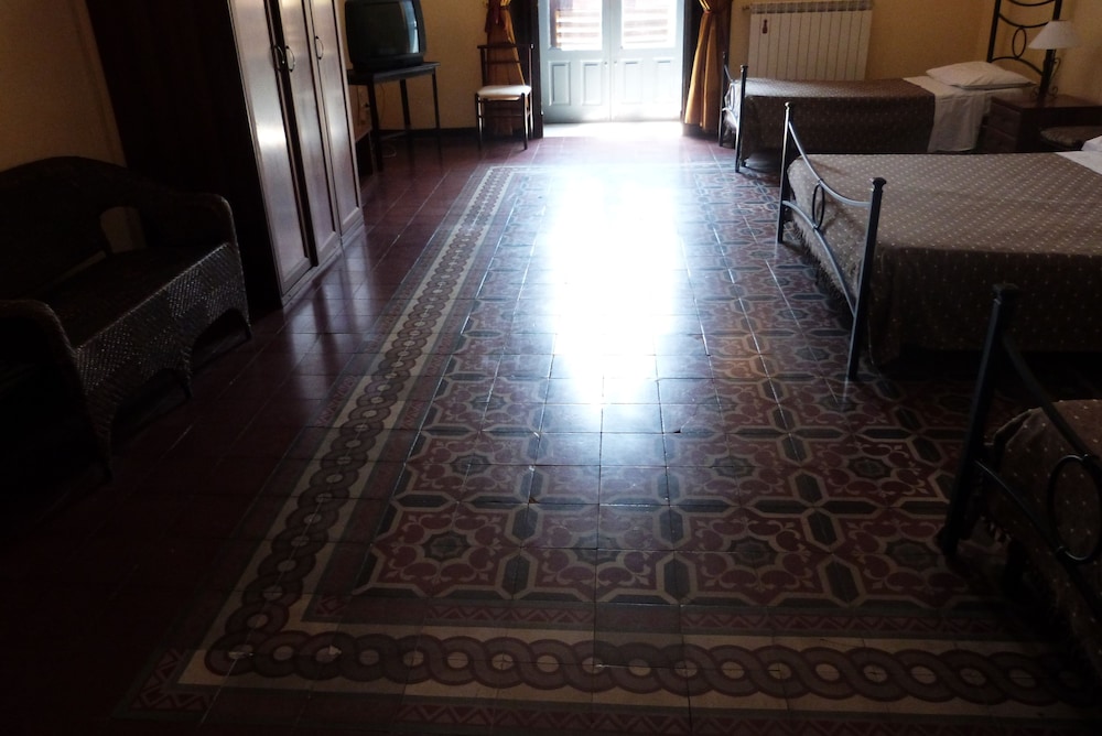 Family Room - Photo 4