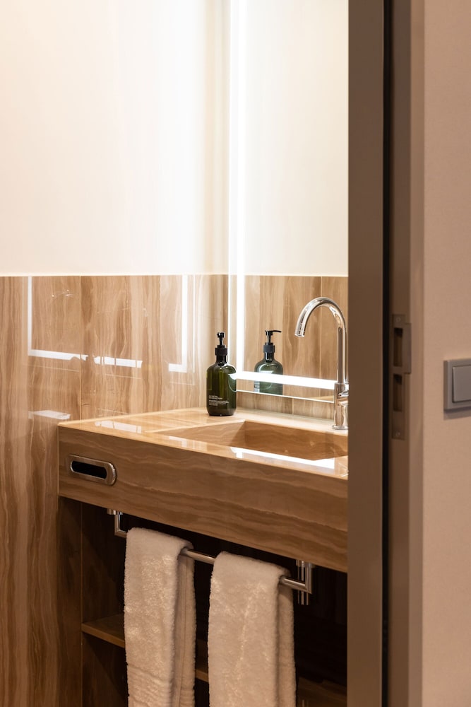 Executive Suite photo 3