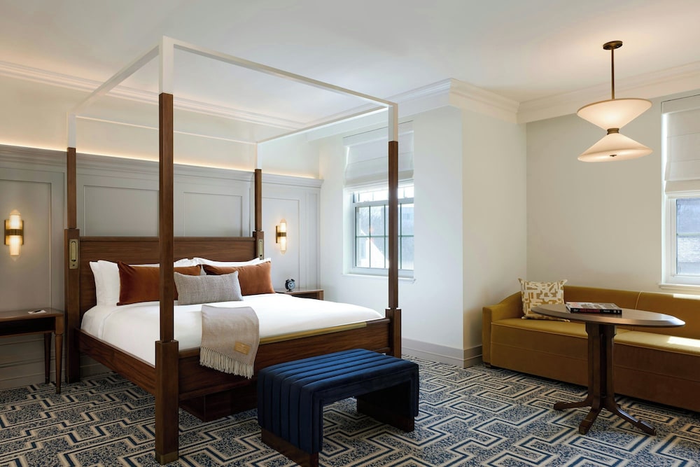 Deluxe Room, 1 King Bed - Photo 1