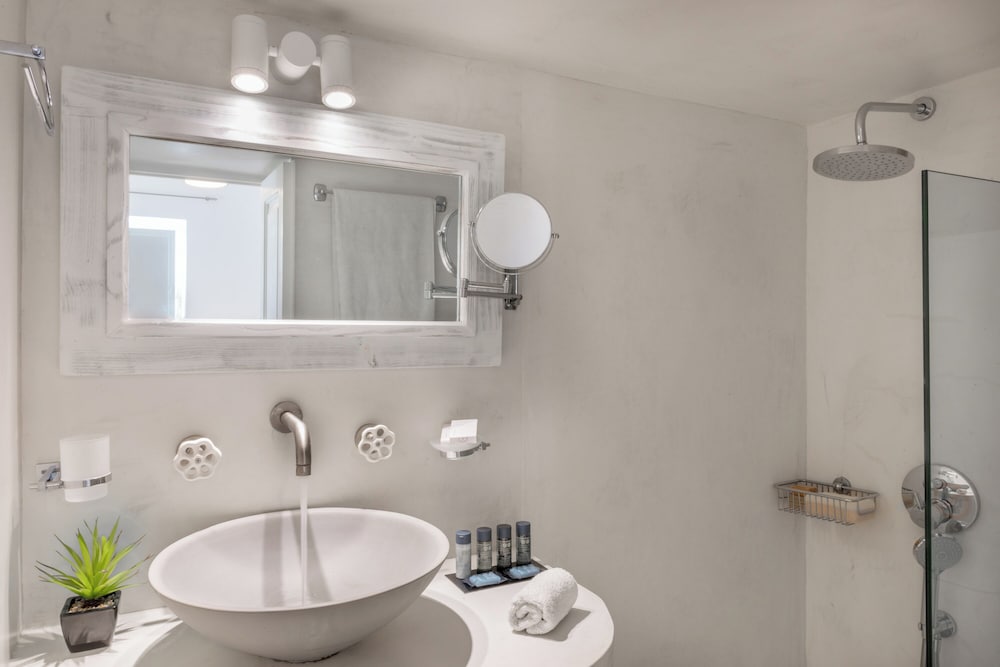 Standard Room (Caldera View) - Photo 5