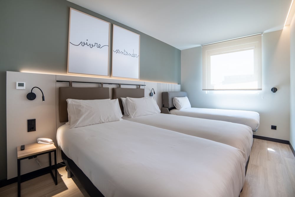 Standard Room, Multiple Beds - Photo 1