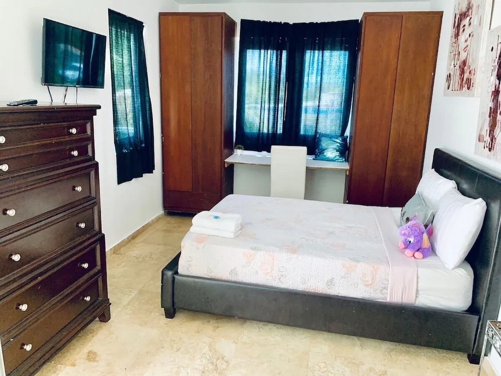 MwPi 201 Deluxe Balcony Suite with 1 Full Size Bed Second Floor