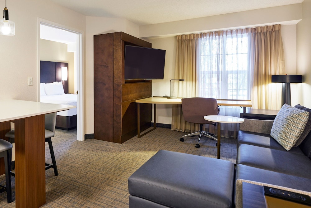 Suite, 1 Bedroom - Photo 1