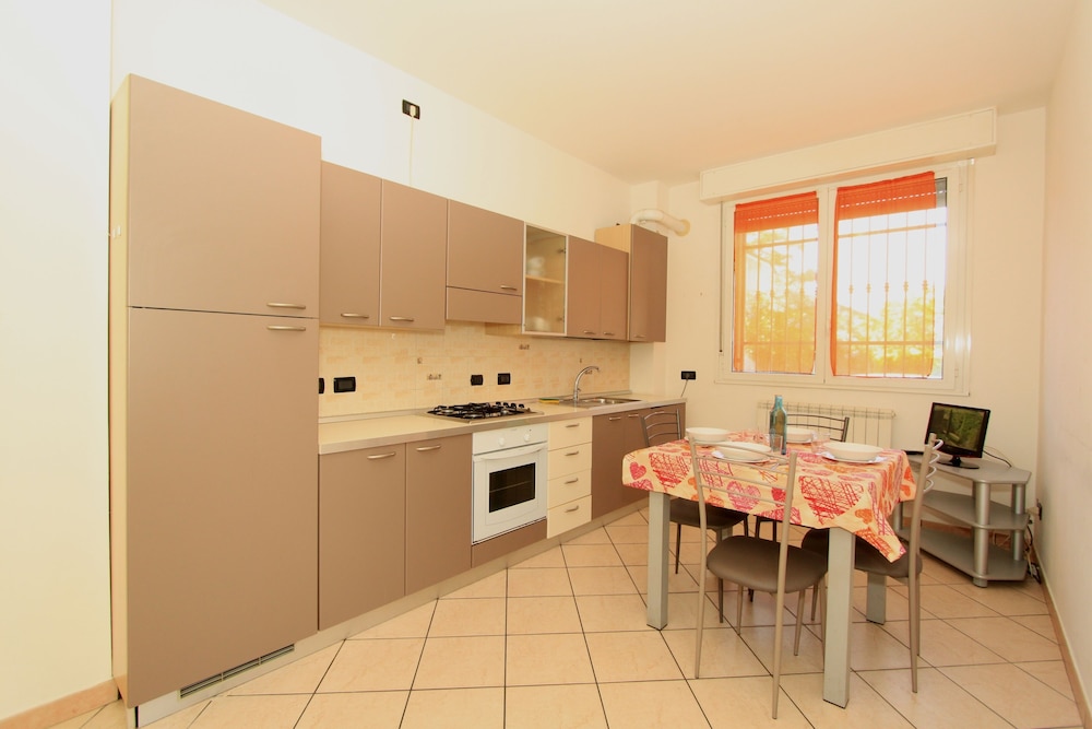 Classic Apartment, 2 Bedrooms photo 2