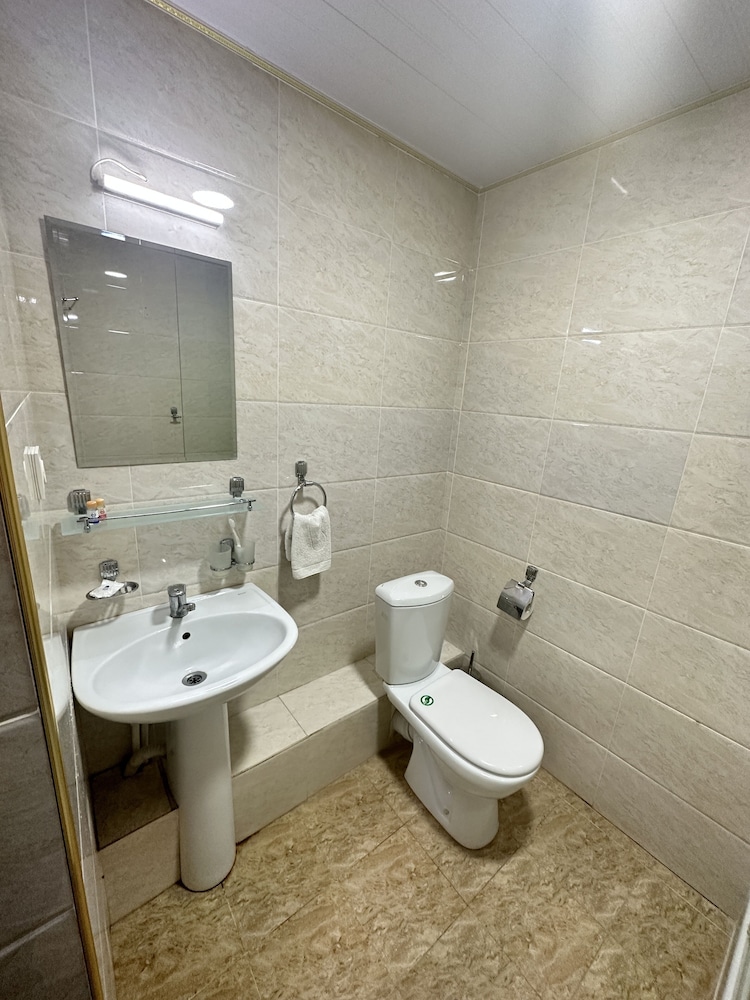 Standard Double or Twin Room - Photo 5