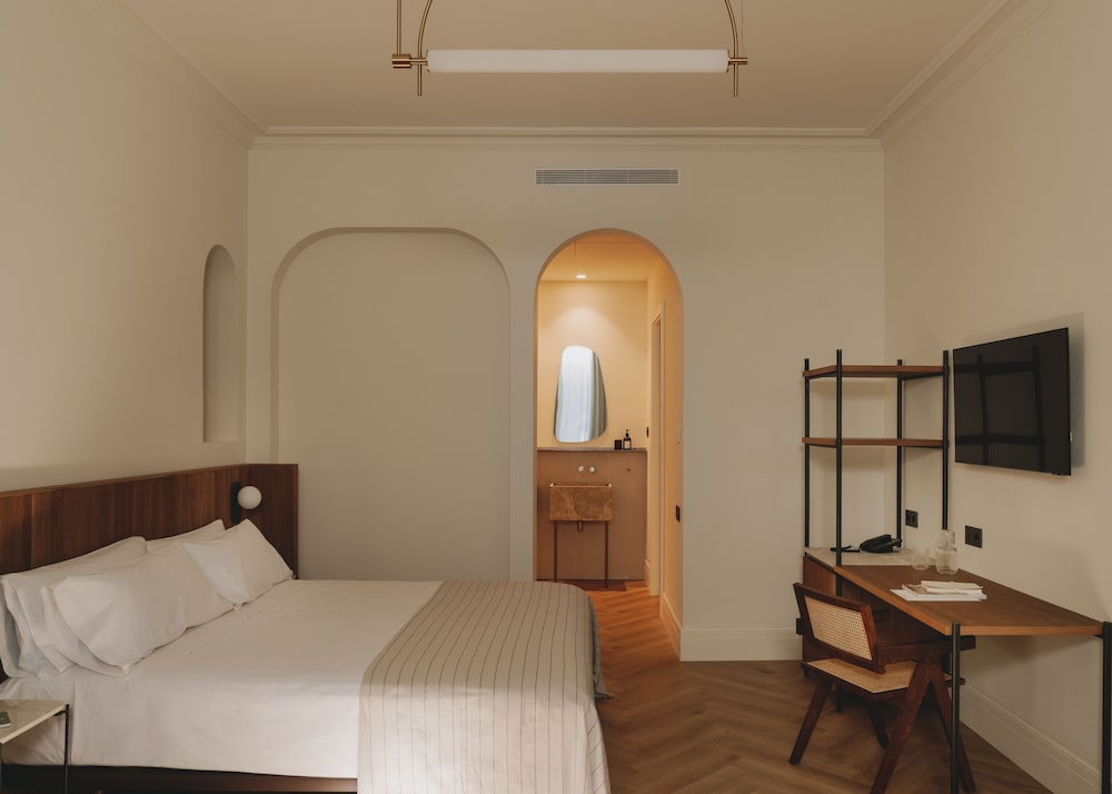 Superior Quadruple Room (GÜELL) photo 2