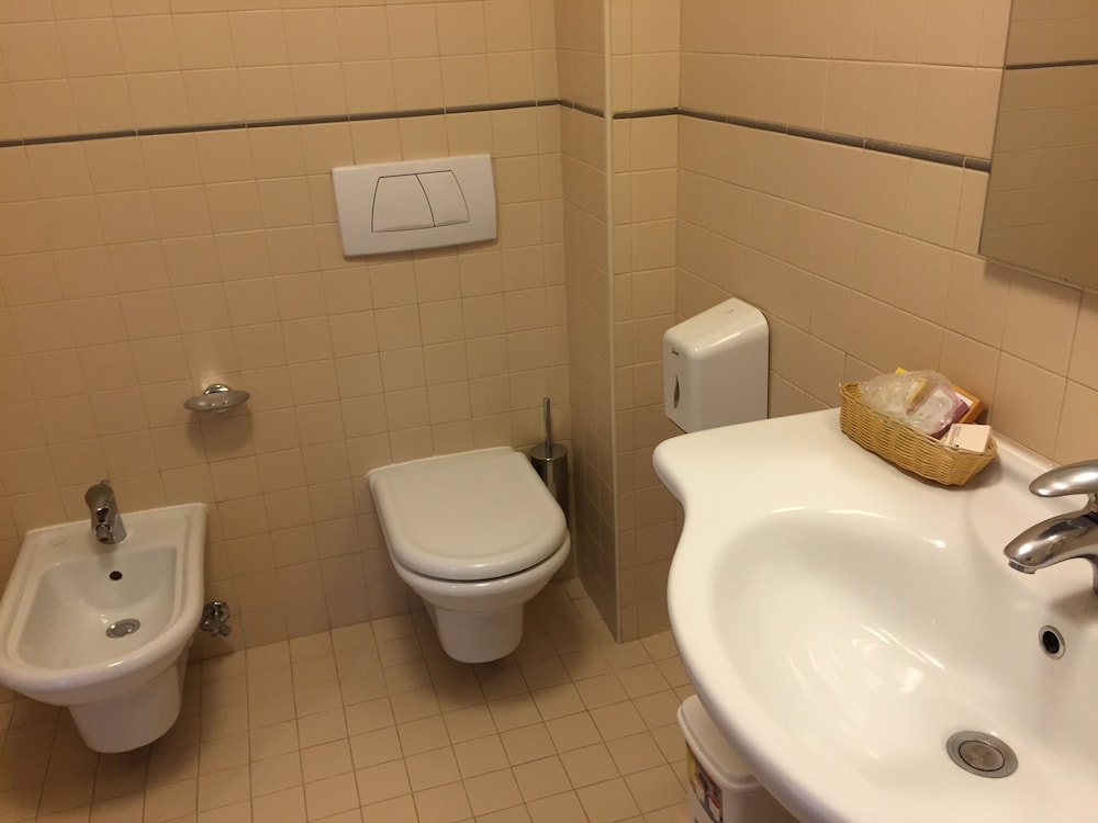 Standard Double Room Single Use - Photo 7