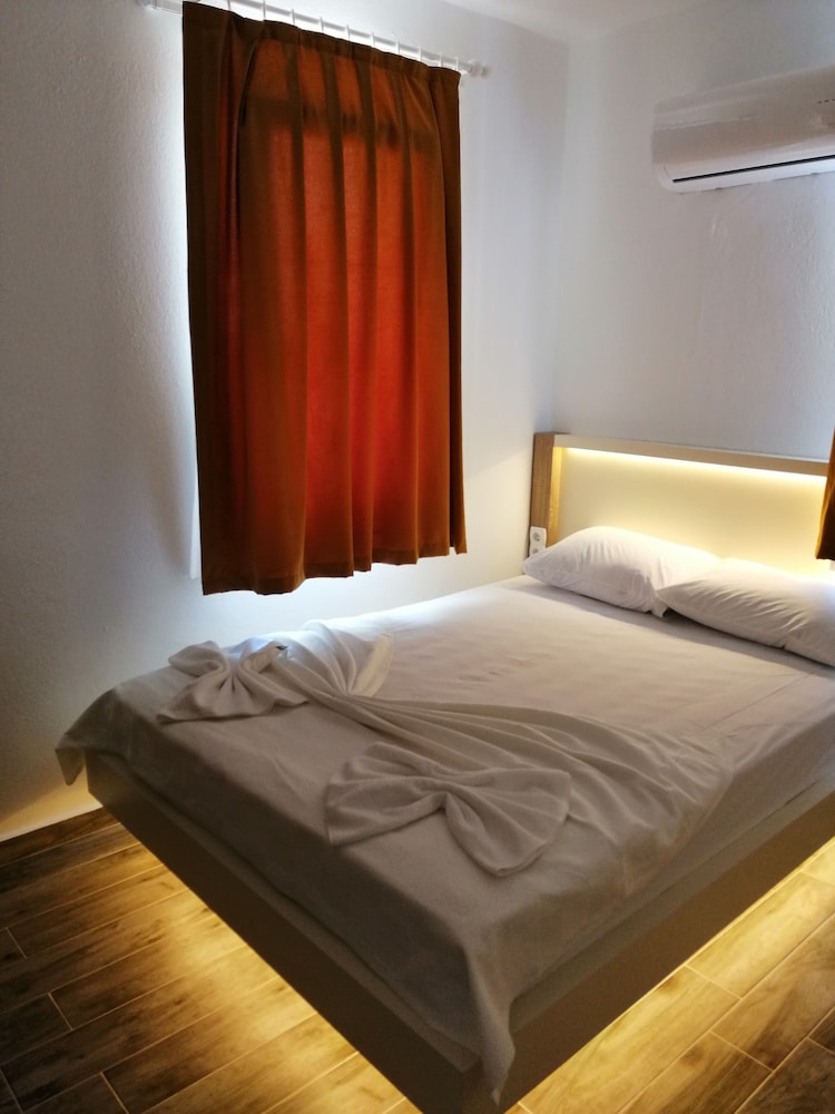 Standard Room, 1 Double Bed, Non Smoking, Sea View - Photo 7