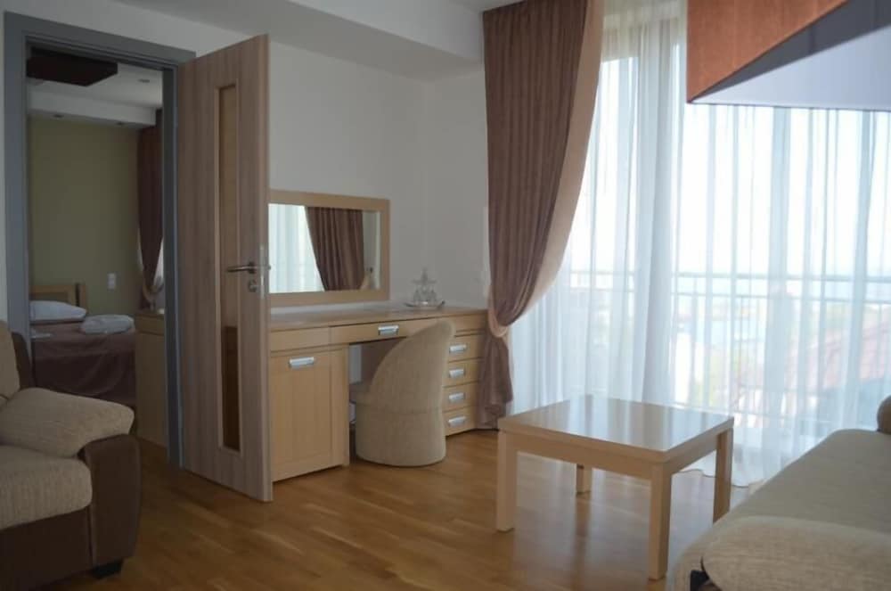 Suite, 1 Bedroom photo 2