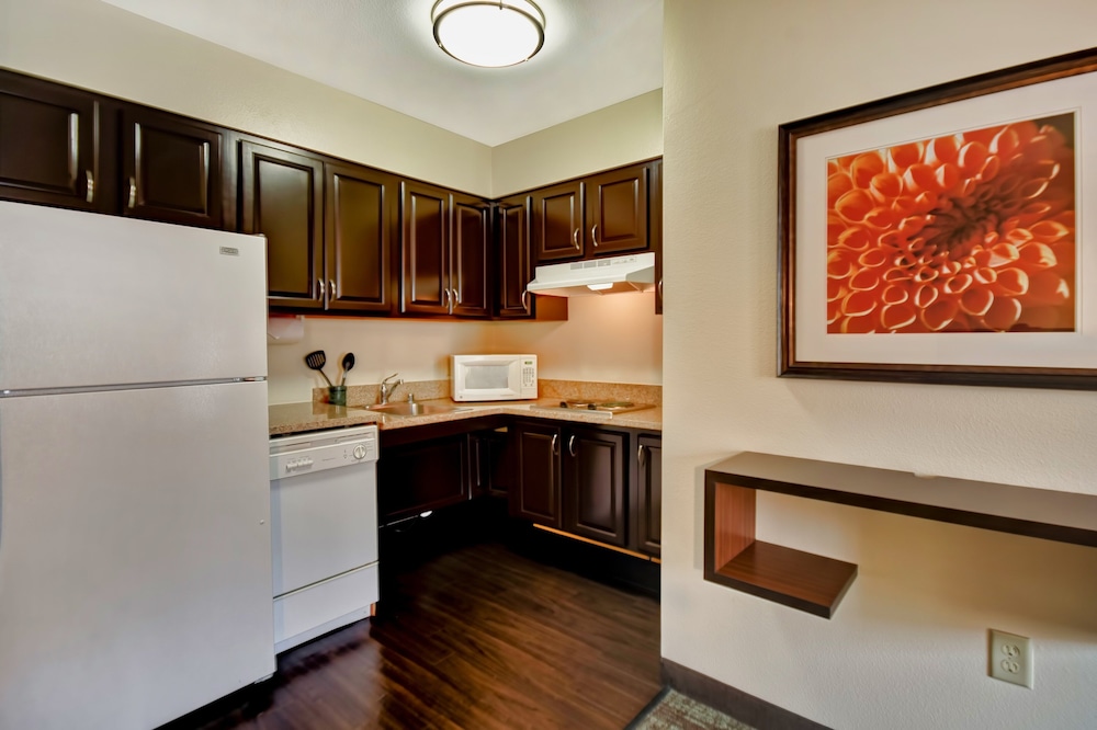 Suite, 1 Bedroom, Accessible (Comm, Tub) - Photo 5