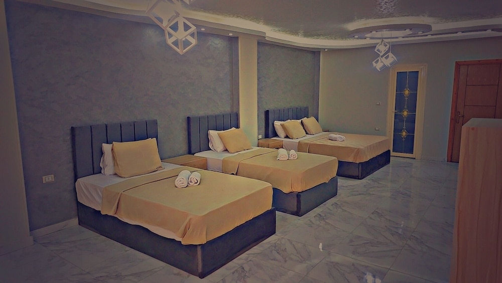Signature Quadruple Room photo 1