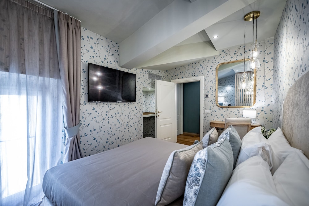 Standard Double Room - Photo 16