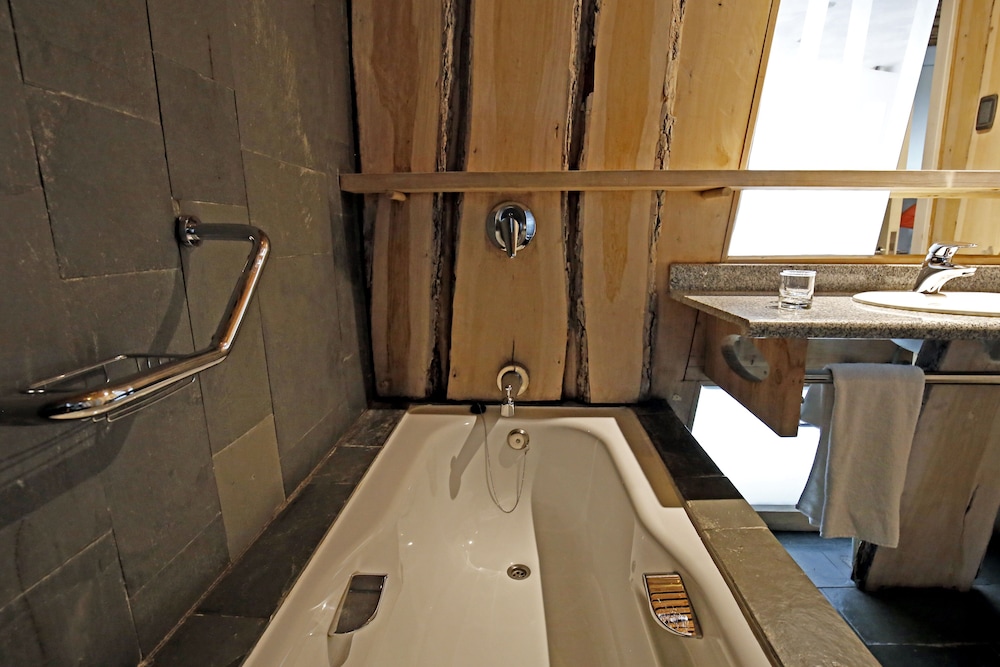 Superior Double Room, 1 Queen Bed, Ocean View photo 3