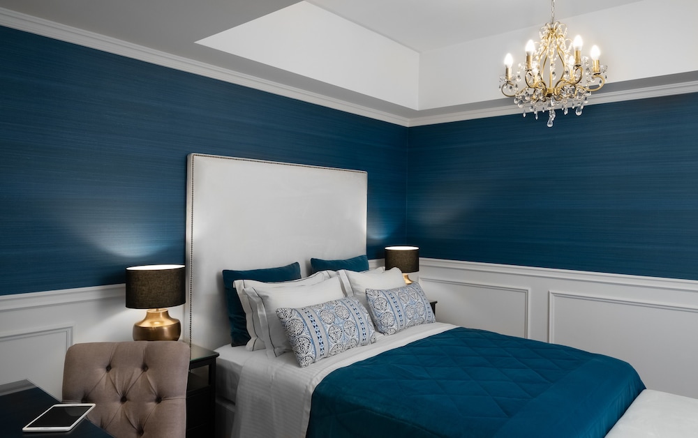 Junior Suite, 1 King Bed with Sofa bed, Balcony photo 3