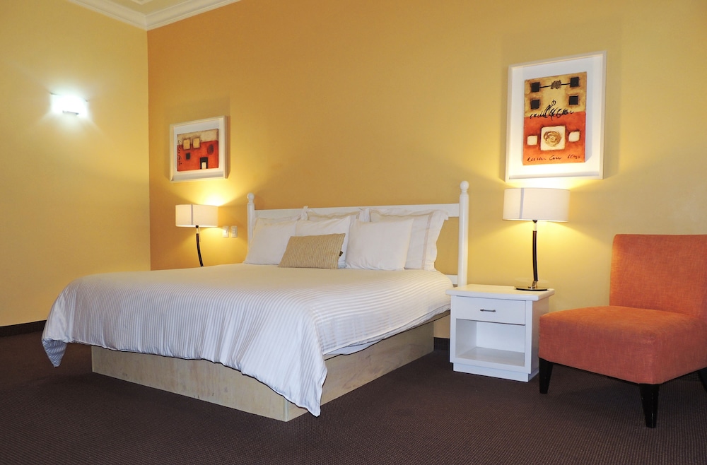 Standard Room, 1 King Bed - Photo 1