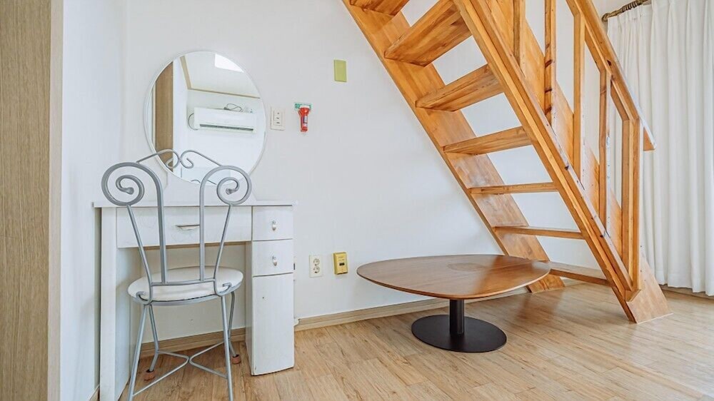 Room (302) photo 2