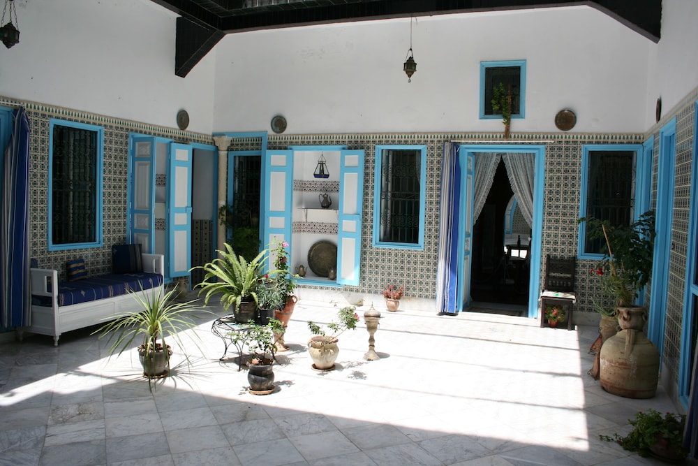 Suite, 2 Double Beds, Non Smoking, Courtyard View (Suite Zakia) photo 3