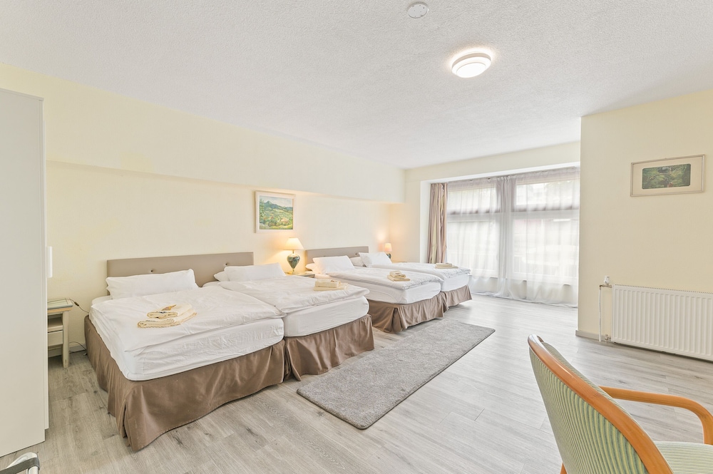 Classic Quadruple Room, Private Bathroom