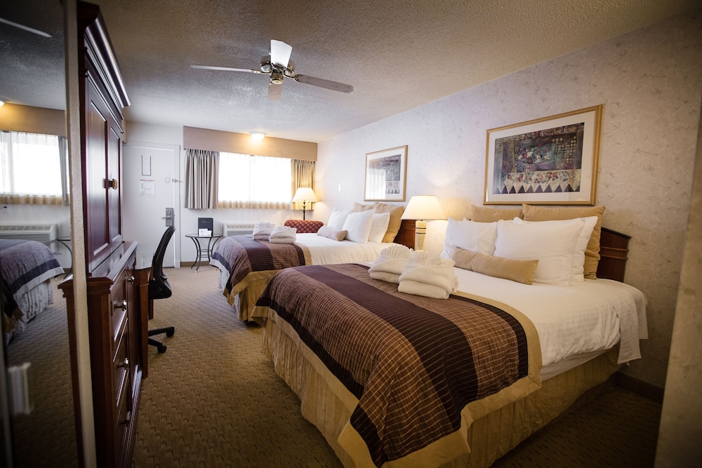 Standard Room, 2 Queen Beds, Mountain View photo 2