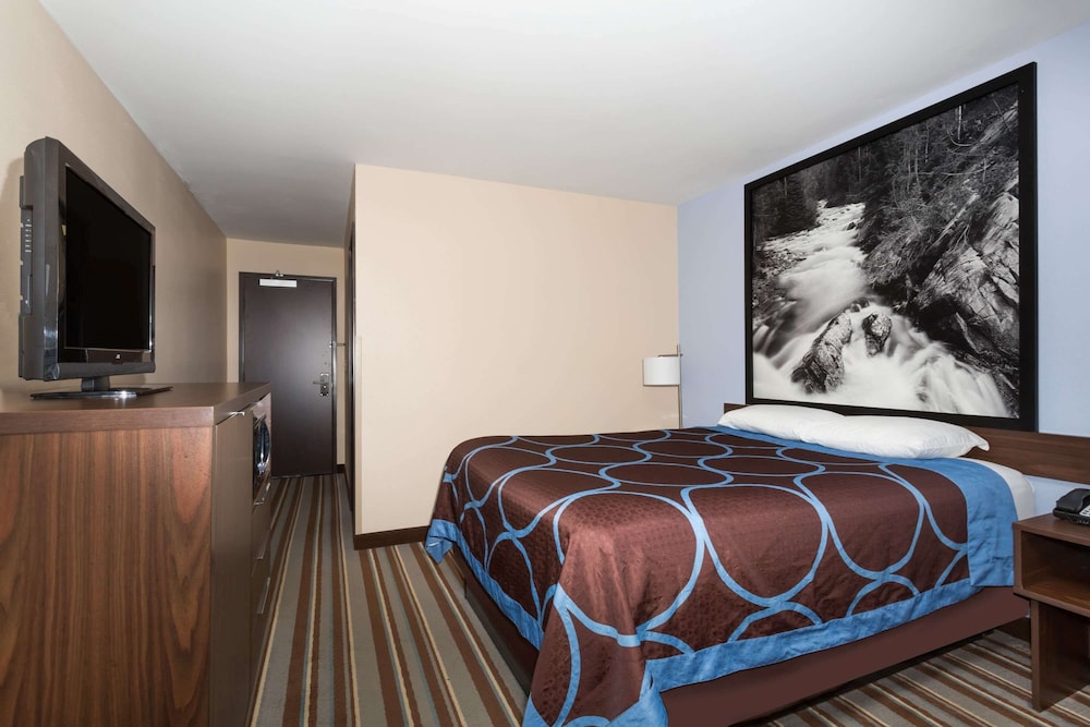 Room, 1 Queen Bed, Non Smoking (Second Floor) - Photo 1