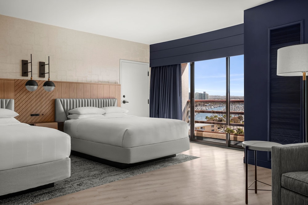 Room, 2 Queen Beds, City View (Mobility Accessible, Roll-In Shower)