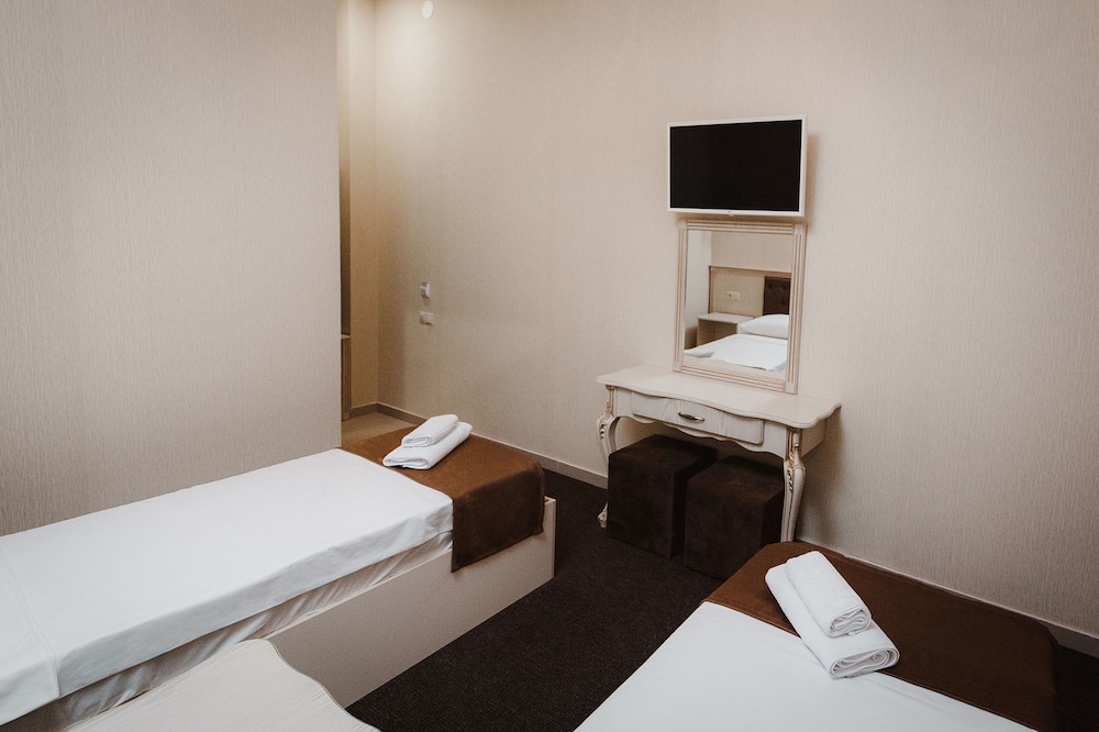 Economy Twin Room photo 1