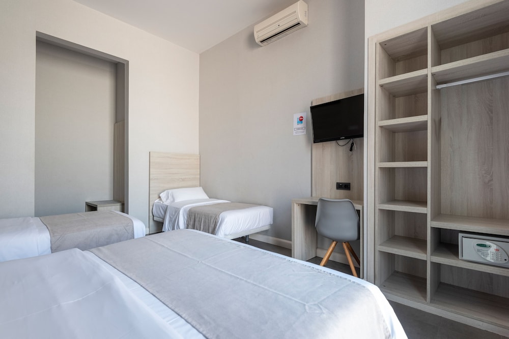 Triple Room, City View (1 cama doble+1 single) photo 3