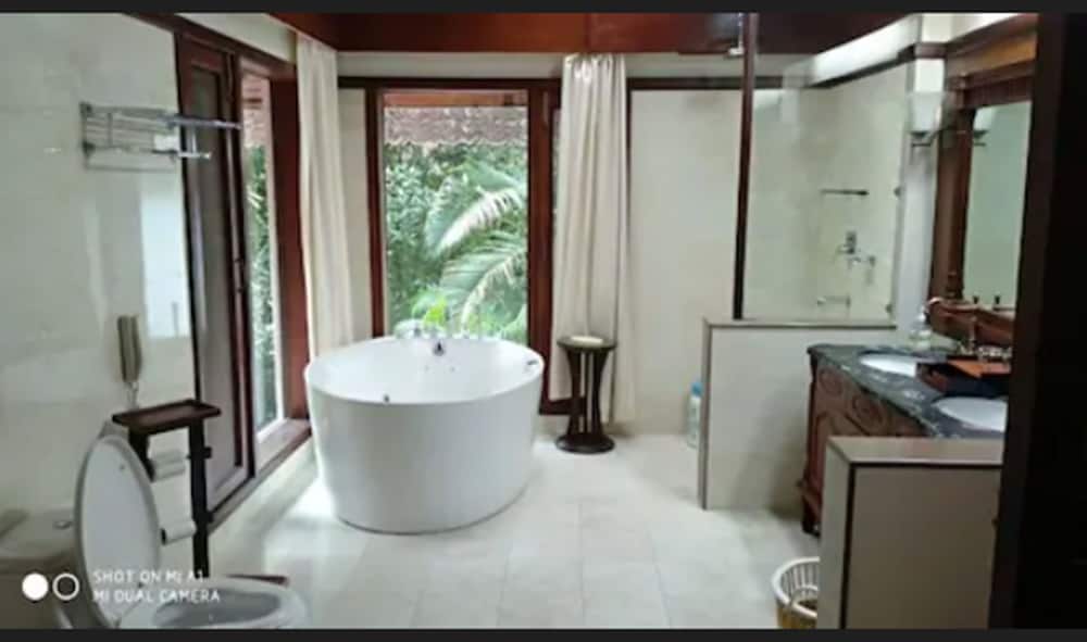 Regent Villa photo 3