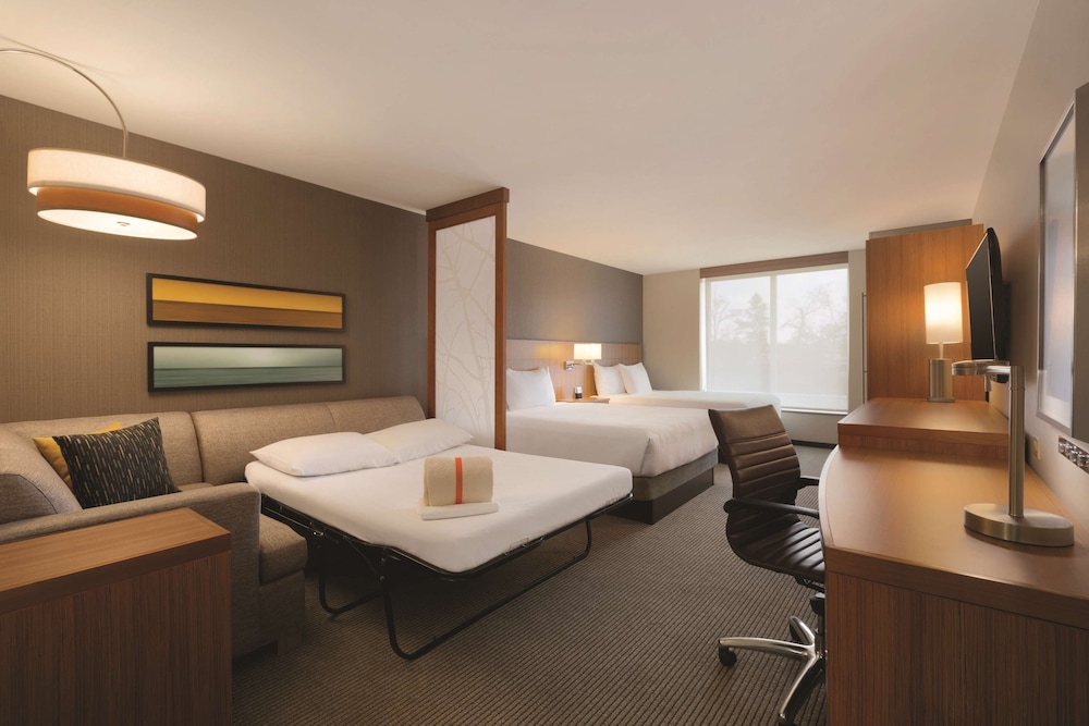 Deluxe Room, 2 Queen Beds (with Sofa Sleeper) photo 2