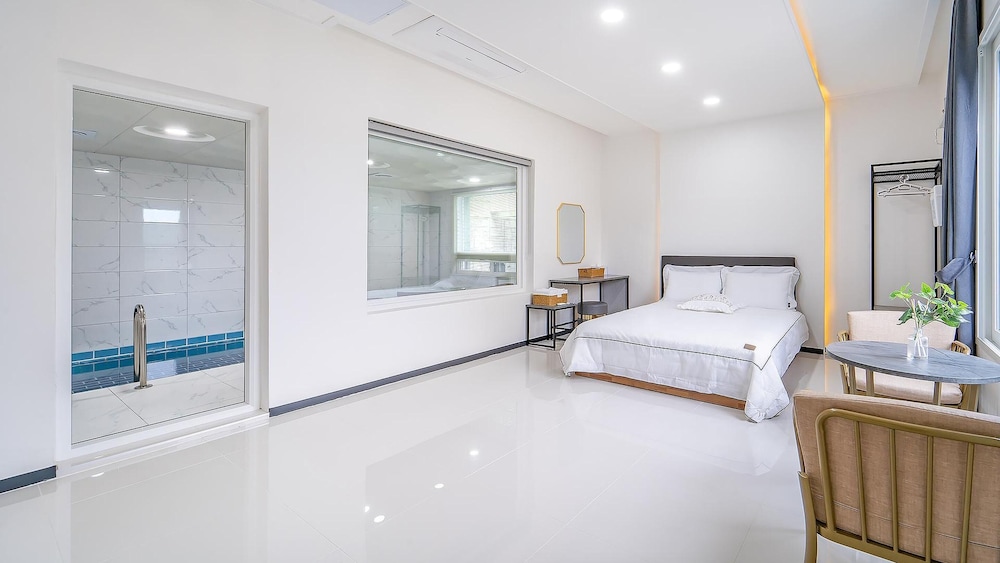 Basic Room, 1 Bedroom (301 (Poolvilla / River view))