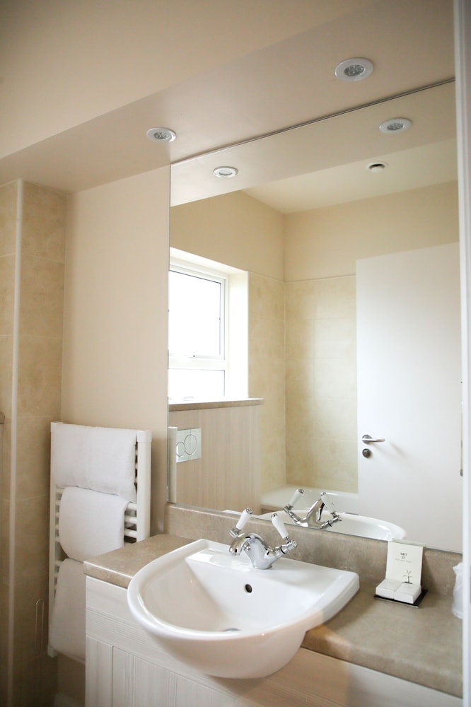 Double or Twin Room - Photo 7
