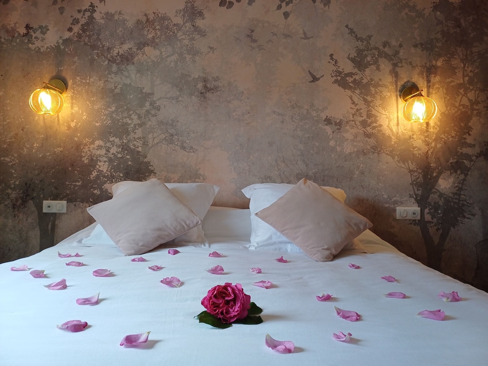 Luxury Suite, 1 King Bed, Hot Tub, Valley View photo 1