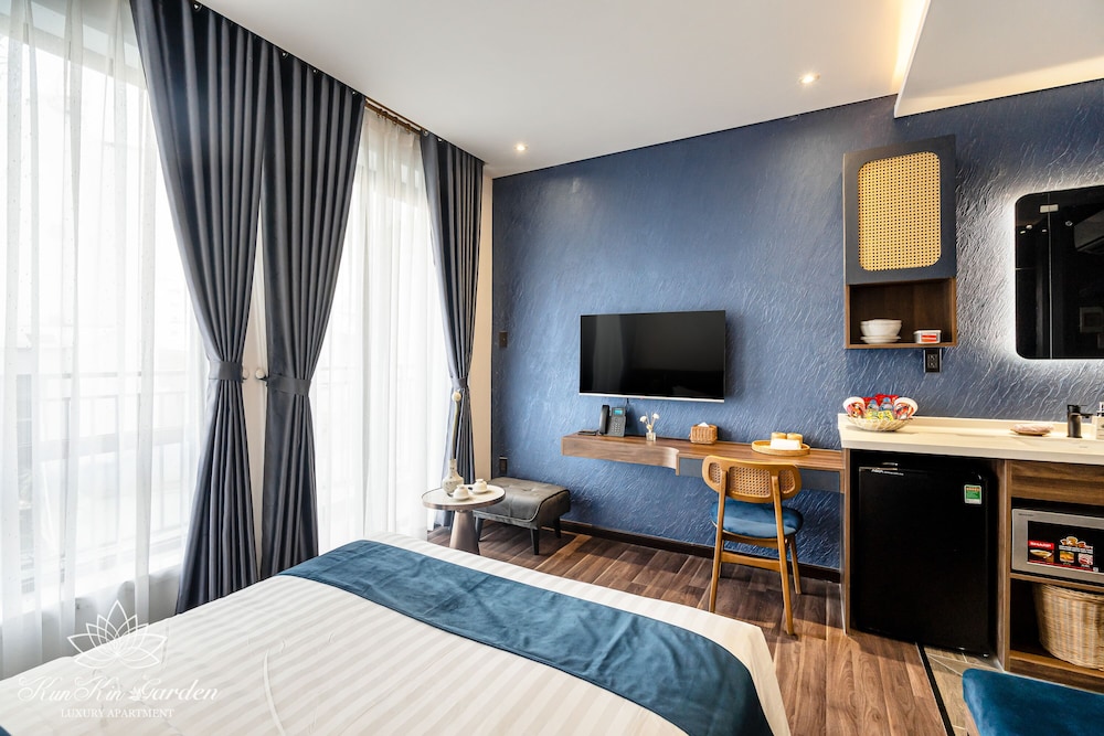Grand Room, 1 Queen Bed, City View photo 2