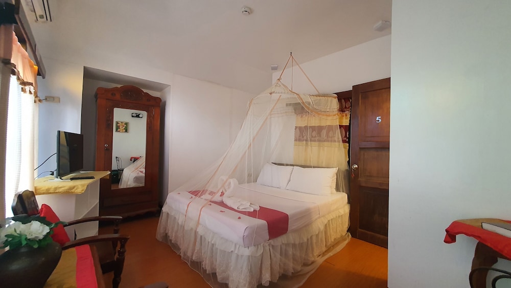 Evangeline Suites for 2 photo 1