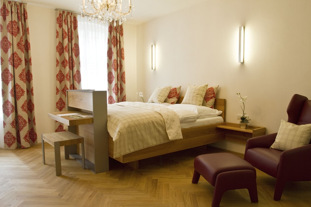 Deluxe Room, 1 King Bed, Non Smoking