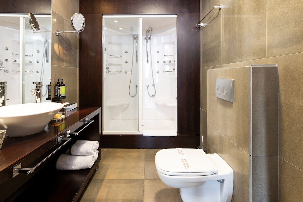 Suite (Panoramic View) - Photo 6