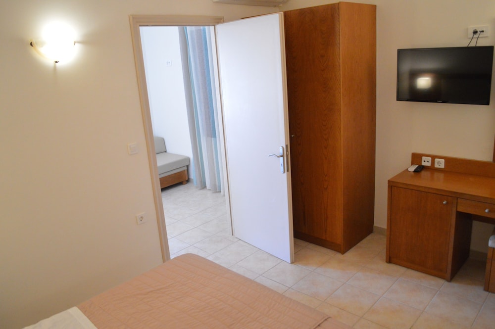 Apartment, 1 bedroom sea view photo 2