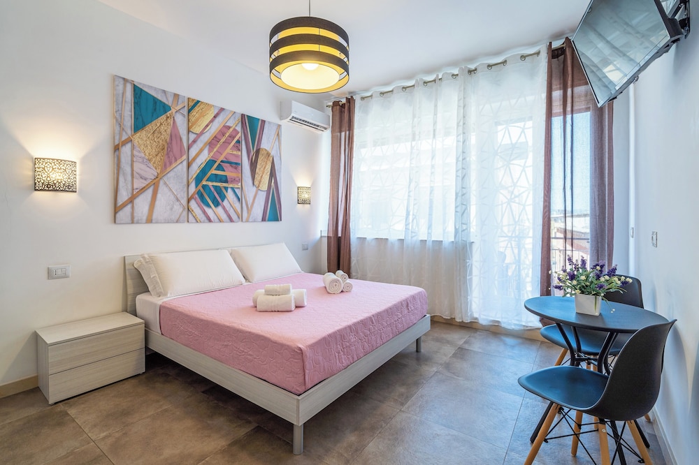 Double Room, 1 Queen Bed, Housekeeping, City View photo 1