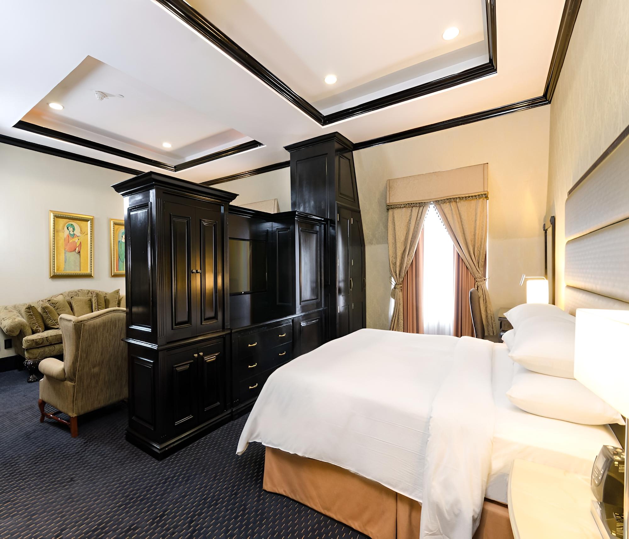 Suite, Club Lounge Access