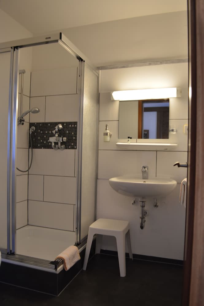 Basic Single Room, 1 Twin Bed photo 2